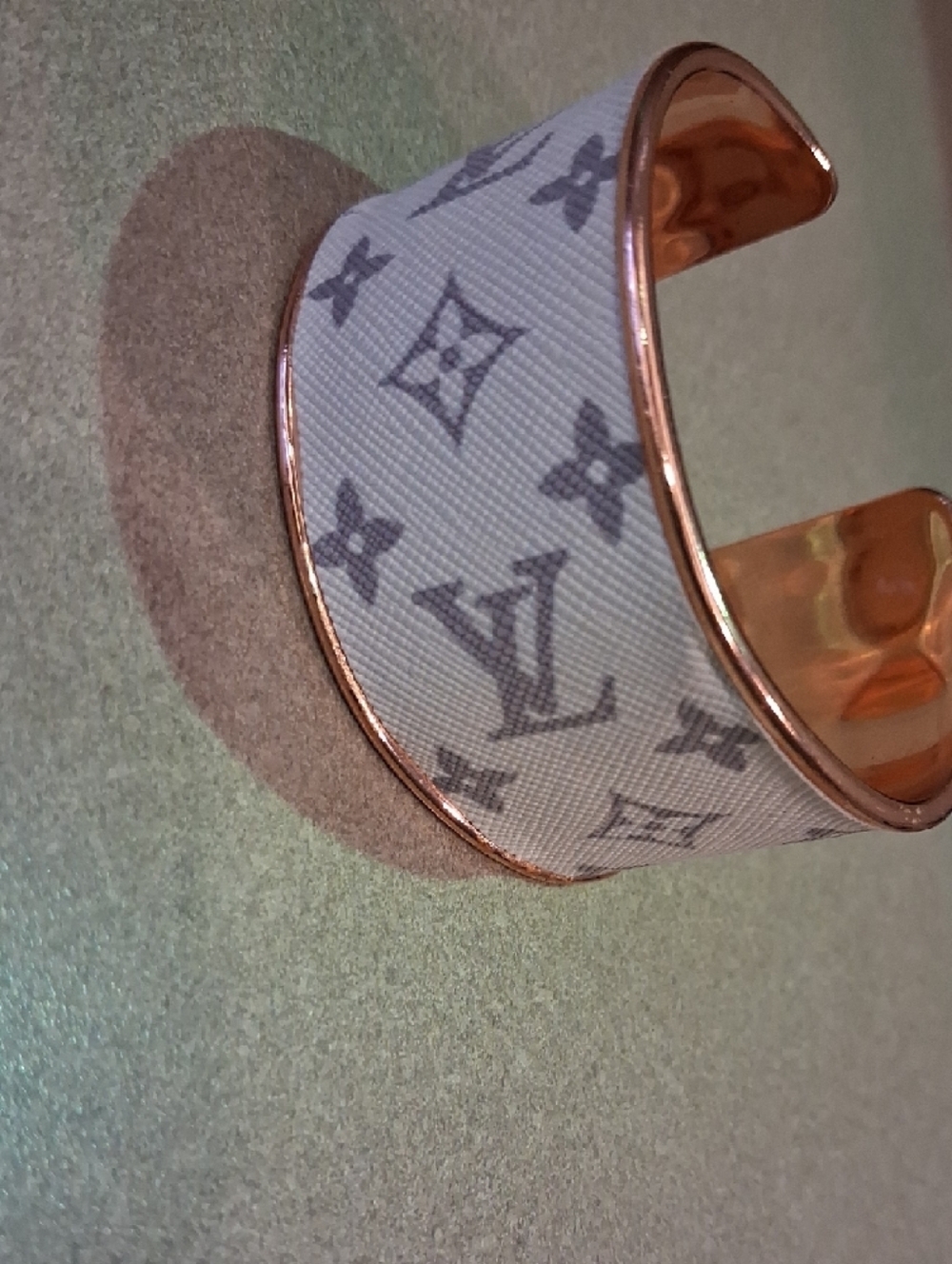 Louis Vuitton White Canvas Monogram Cuff with Rose Gold Edges - Picture 4 of 4